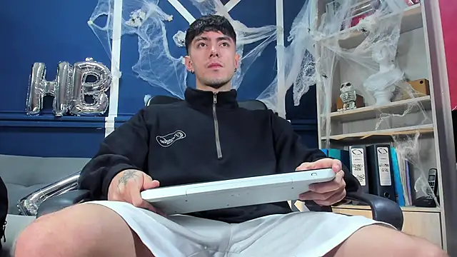 Snapshot of etham_wolf_ chatting on 11-01-25, 12:51 etham wolf online show from 11-01-25, 12:51