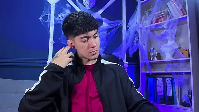 Snapshot of etham_wolf_ chatting on 11-06-25, 01:23 etham wolf online show from 11-06-25, 01:23