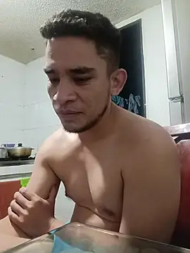 Snapshot of Andreshot911 chatting on 10-25-25, 04:42 Andreshot911 online show from 10-25-25, 04:42