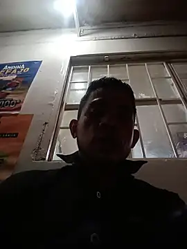 Snapshot of Andreshot911 chatting on 10-28-25, 01:42 Andreshot911 online show from 10-28-25, 01:42