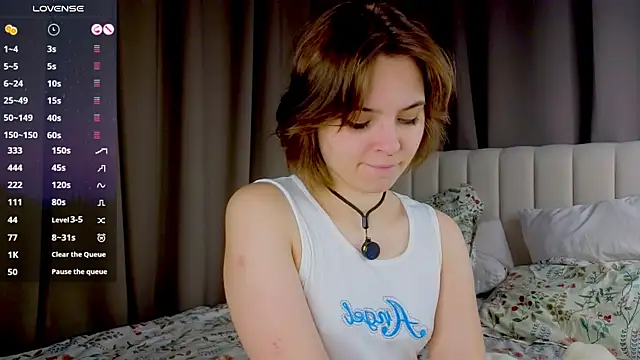 Snapshot of PolIyBowman chatting on 10-12-25, 03:11 PolIyBowman online show from 10-12-25, 03:11