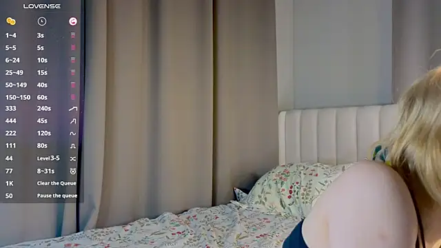 Snapshot of PolIyBowman chatting on 10-26-25, 03:07 PolIyBowman online show from 10-26-25, 03:07