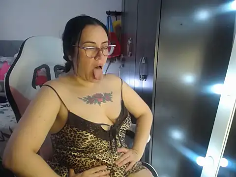 sweet adele  online show from 10-24-25, 02:57