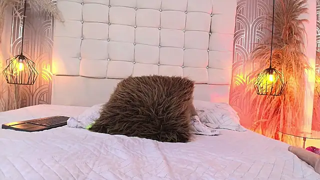 Snapshot of FGLuna chatting on 09-11-25, 12:38 FGLuna online show from 09-11-25, 12:38