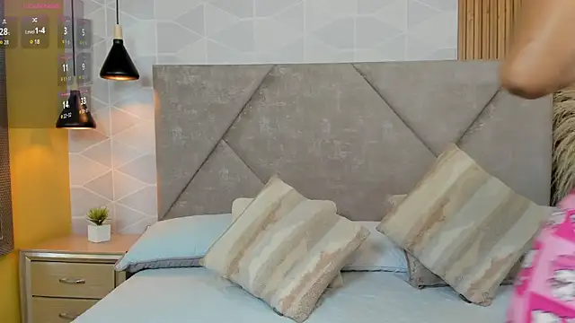 Jade Whisper online show from 10-31-25, 01:28