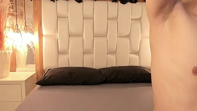 Daphne And Roger online show from 11-10-25, 11:09