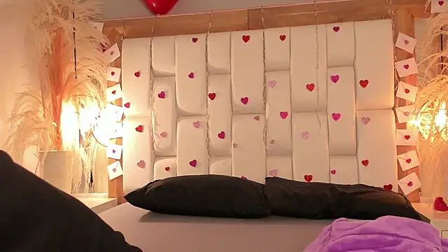 Snapshot of Daphne_And_Roger chatting on 02-16-26, 11:06 Daphne And Roger online show from 02-16-26, 11:06