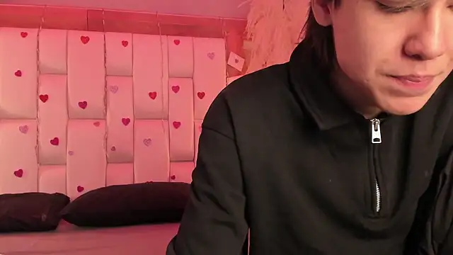 Snapshot of Daphne_And_Roger chatting on 02-18-26, 11:06 Daphne And Roger online show from 02-18-26, 11:06