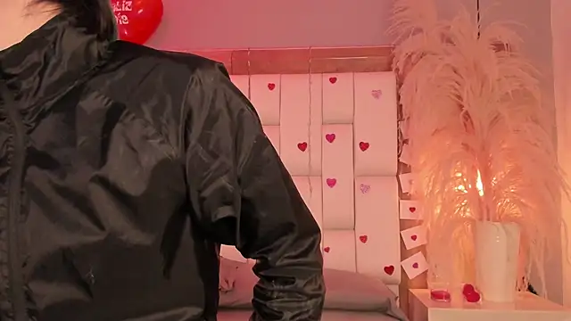 Snapshot of Daphne_And_Roger chatting on 02-20-26, 11:00 Daphne And Roger online show from 02-20-26, 11:00