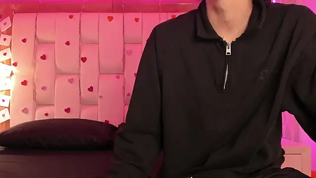 Snapshot of Daphne_And_Roger chatting on 02-21-26, 11:00 Daphne And Roger online show from 02-21-26, 11:00