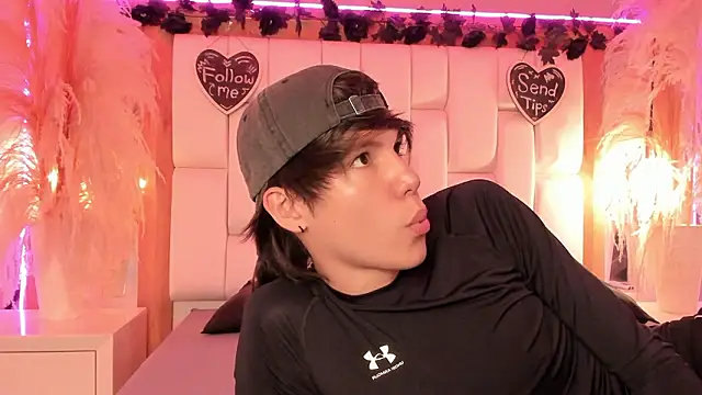 Snapshot of Daphne_And_Roger chatting on 03-02-26, 11:17 Daphne And Roger online show from 03-02-26, 11:17