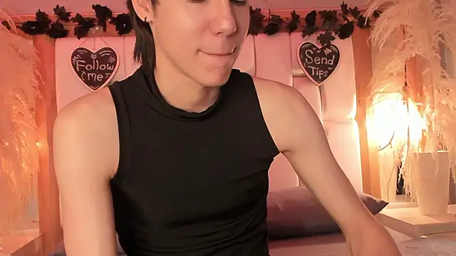 Snapshot of Daphne_And_Roger chatting on 03-07-26, 11:07 Daphne And Roger online show from 03-07-26, 11:07