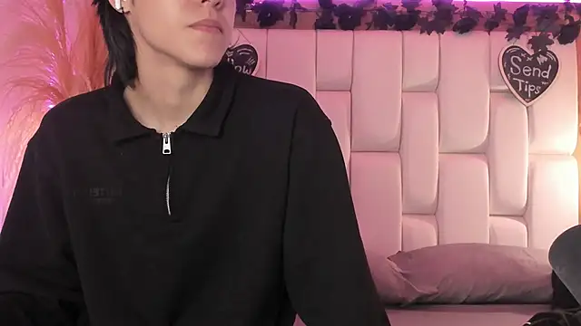 Snapshot of Daphne_And_Roger chatting on 03-17-26, 11:13 Daphne And Roger online show from 03-17-26, 11:13