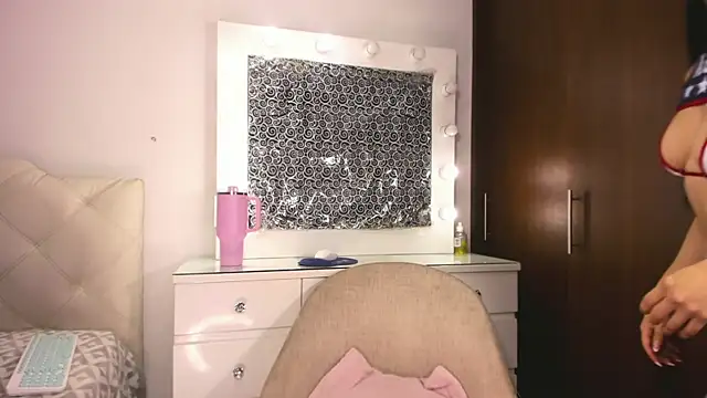 Snapshot of lina_quinn chatting on 07-07-26, 01:08 lina quinn online show from 07-07-26, 01:08