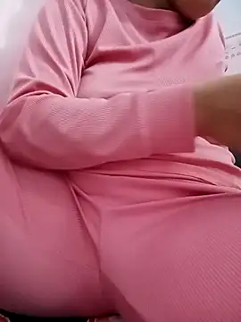 Snapshot of Yoo_j chatting on 10-17-25, 12:19 Yoo j online show from 10-17-25, 12:19