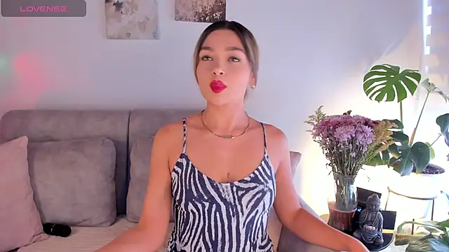 Snapshot of Estrer_collins chatting on 09-15-25, 08:20 Estrer collins online show from 09-15-25, 08:20