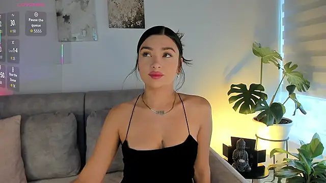 Snapshot of Estrer_collins chatting on 10-23-25, 09:35 Estrer collins online show from 10-23-25, 09:35