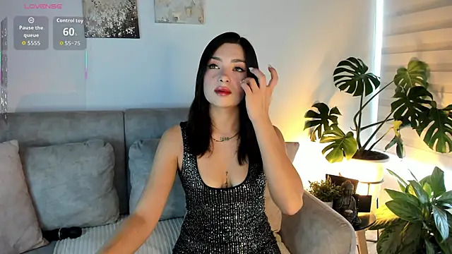 Snapshot of Estrer_collins chatting on 05-15-26, 07:32 Estrer collins online show from 05-15-26, 07:32