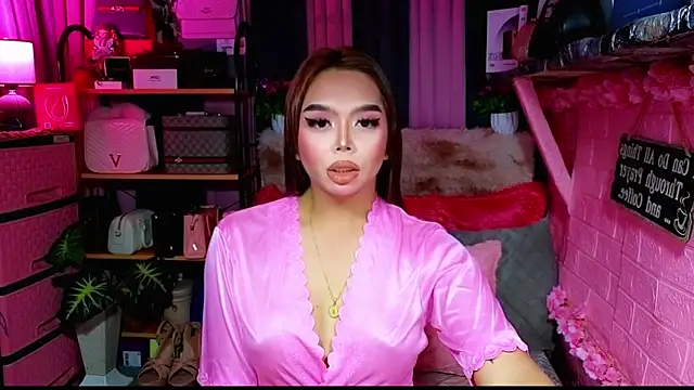 Snapshot of MoniqueCeleste chatting on 10-31-25, 01:28 MoniqueCeleste online show from 10-31-25, 01:28