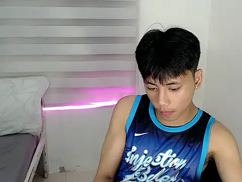 Snapshot of ynotyu chatting on 10-04-25, 03:32 ynotyu online show from 10-04-25, 03:32