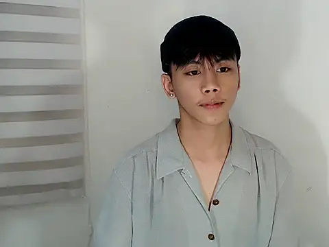 Snapshot of ynotyu chatting on 10-17-25, 03:36 ynotyu online show from 10-17-25, 03:36