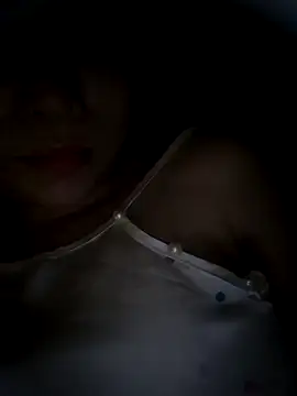 Snapshot of ThoMini7 chatting on 04-10-26, 05:06 ThoMini7 online show from 04-10-26, 05:06