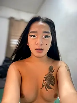 Lalisaslut18 online show from 10-27-25, 08:18