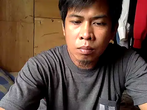 Snapshot of SteveFoxxe chatting on 10-11-25, 03:28 SteveFoxxe online show from 10-11-25, 03:28