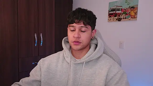 Snapshot of domsantiago_ chatting on 09-15-25, 12:10 domsantiago online show from 09-15-25, 12:10