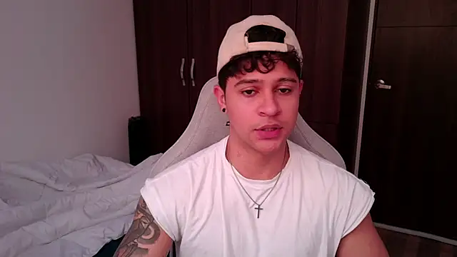 Snapshot of domsantiago_ chatting on 09-21-25, 03:57 domsantiago online show from 09-21-25, 03:57