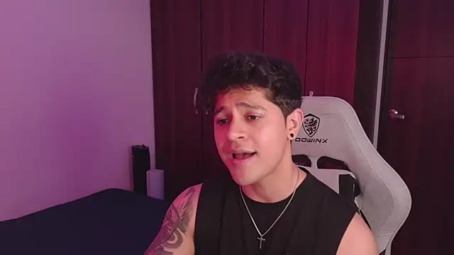 Snapshot of domsantiago_ chatting on 10-01-25, 12:05 domsantiago online show from 10-01-25, 12:05