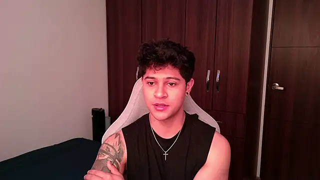 Snapshot of domsantiago_ chatting on 10-01-25, 02:01 domsantiago online show from 10-01-25, 02:01