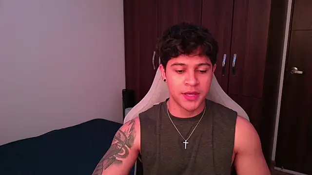 Snapshot of domsantiago_ chatting on 10-04-25, 03:54 domsantiago online show from 10-04-25, 03:54