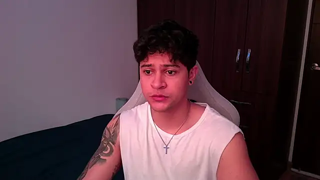 Snapshot of domsantiago_ chatting on 10-05-25, 03:21 domsantiago online show from 10-05-25, 03:21