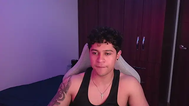 Snapshot of domsantiago_ chatting on 10-06-25, 03:26 domsantiago online show from 10-06-25, 03:26