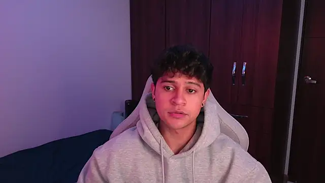 Snapshot of domsantiago_ chatting on 10-08-25, 02:31 domsantiago online show from 10-08-25, 02:31