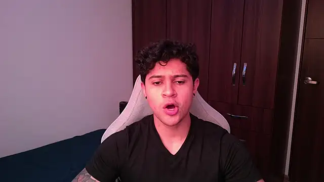 Snapshot of domsantiago_ chatting on 10-09-25, 07:56 domsantiago online show from 10-09-25, 07:56