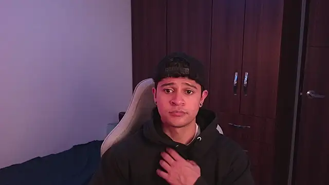 Snapshot of domsantiago_ chatting on 10-11-25, 03:06 domsantiago online show from 10-11-25, 03:06