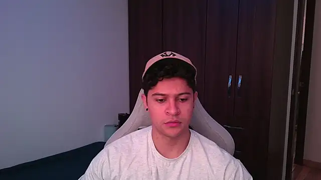 Snapshot of domsantiago_ chatting on 10-11-25, 06:06 domsantiago online show from 10-11-25, 06:06