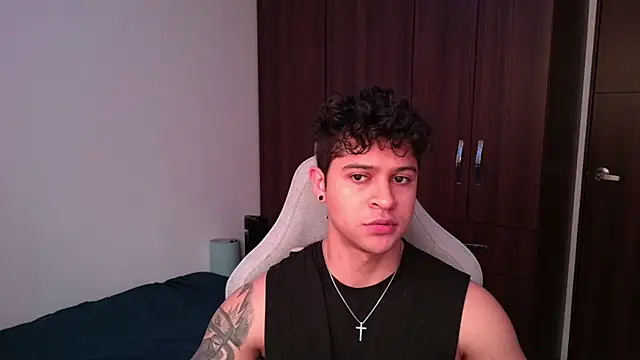 Snapshot of domsantiago_ chatting on 10-12-25, 04:17 domsantiago online show from 10-12-25, 04:17