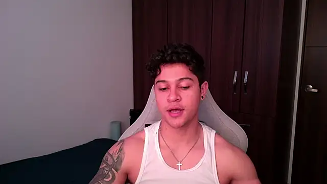 Snapshot of domsantiago_ chatting on 10-13-25, 03:01 domsantiago online show from 10-13-25, 03:01