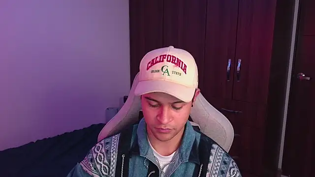 Snapshot of domsantiago_ chatting on 10-14-25, 03:07 domsantiago online show from 10-14-25, 03:07