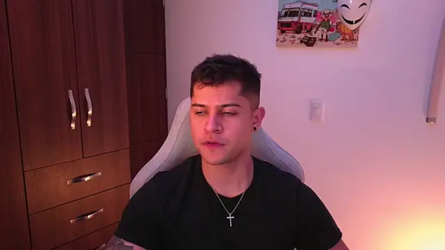 Snapshot of domsantiago_ chatting on 10-18-25, 01:41 domsantiago online show from 10-18-25, 01:41