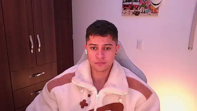 Snapshot of domsantiago_ chatting on 10-19-25, 04:57 domsantiago online show from 10-19-25, 04:57