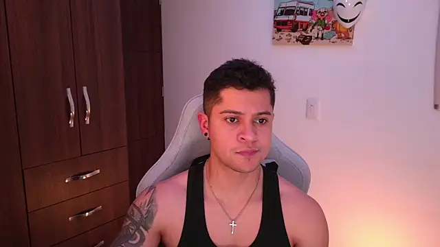 Snapshot of domsantiago_ chatting on 10-24-25, 01:35 domsantiago online show from 10-24-25, 01:35