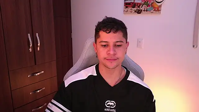 Snapshot of domsantiago_ chatting on 10-25-25, 01:24 domsantiago online show from 10-25-25, 01:24