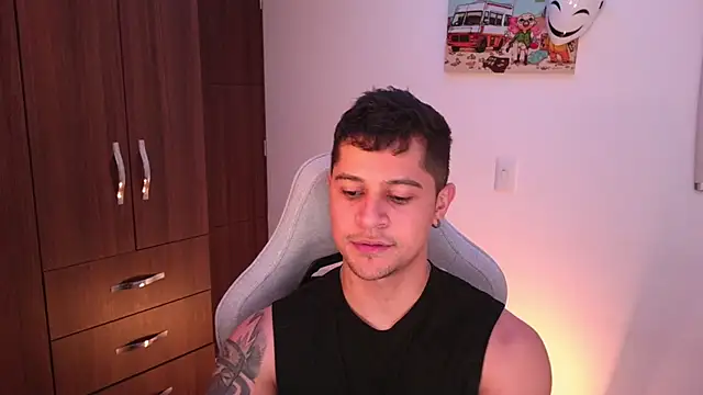 Snapshot of domsantiago_ chatting on 10-27-25, 01:20 domsantiago online show from 10-27-25, 01:20