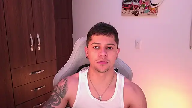 Snapshot of domsantiago_ chatting on 10-28-25, 01:20 domsantiago online show from 10-28-25, 01:20