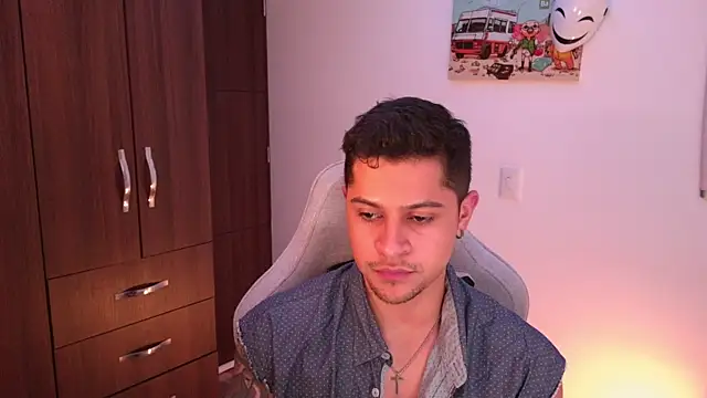 Snapshot of domsantiago_ chatting on 10-31-25, 01:39 domsantiago online show from 10-31-25, 01:39