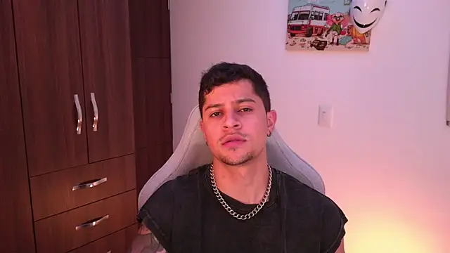 Snapshot of domsantiago_ chatting on 11-01-25, 01:51 domsantiago online show from 11-01-25, 01:51